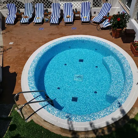 Patrizi بيت ضيافة كابري